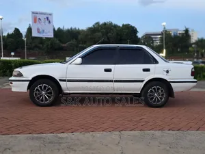 Toyota Corolla 1999 White