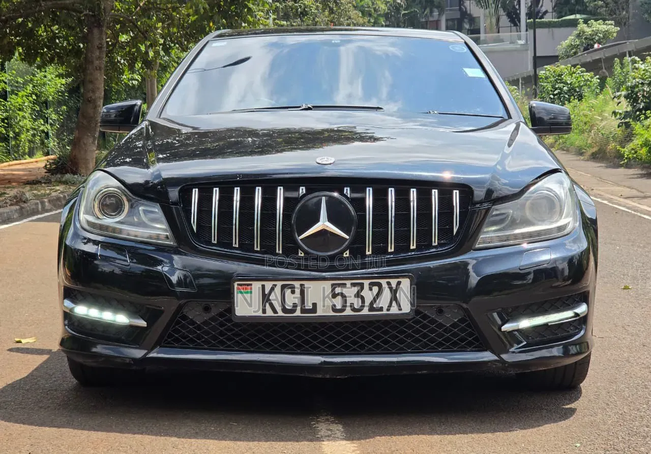 Mercedes-Benz C200 2010 Black