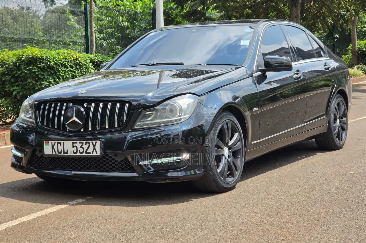 Mercedes-Benz C200 2010 Black
