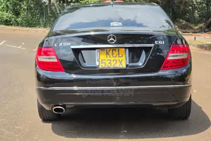 Mercedes-Benz C200 2010 Black
