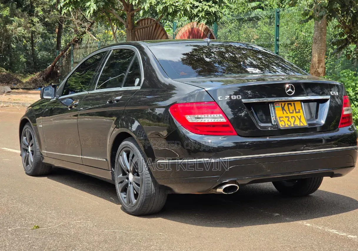 Mercedes-Benz C200 2010 Black