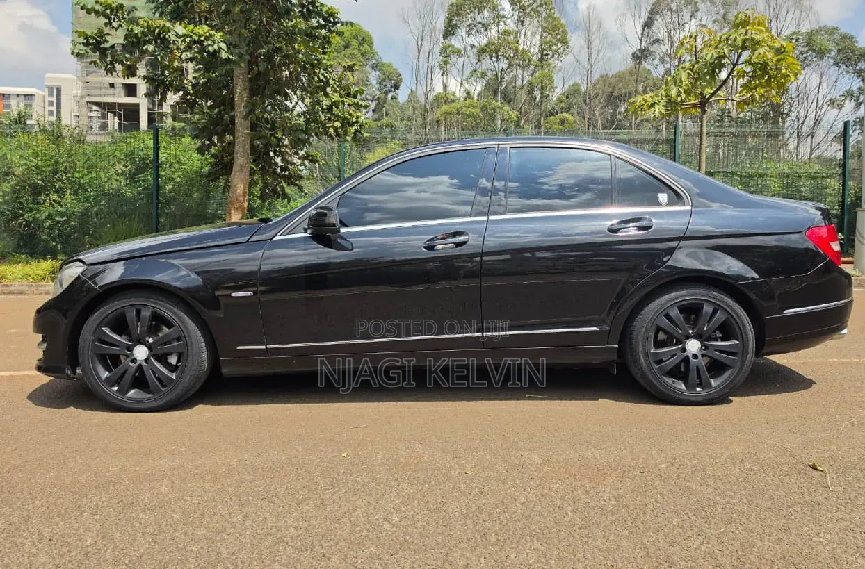 Mercedes-Benz C200 2010 Black
