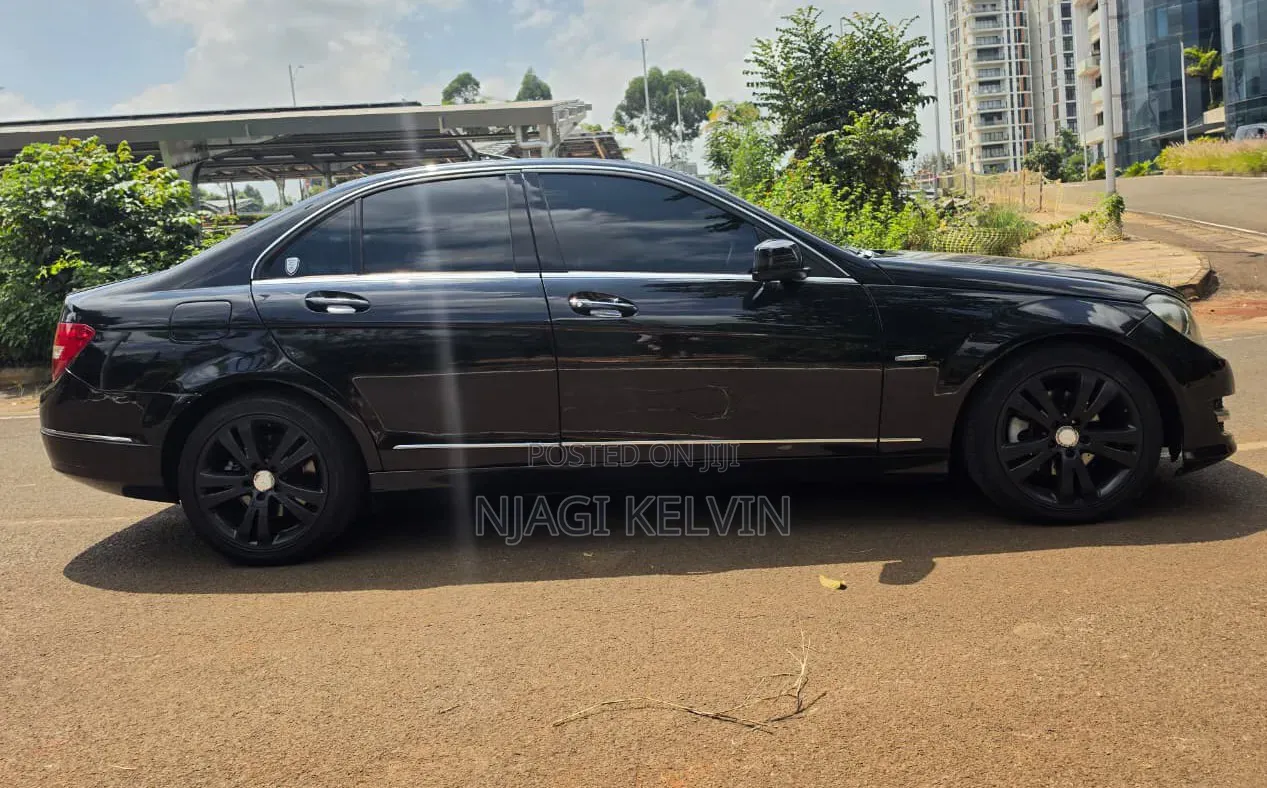 Mercedes-Benz C200 2010 Black