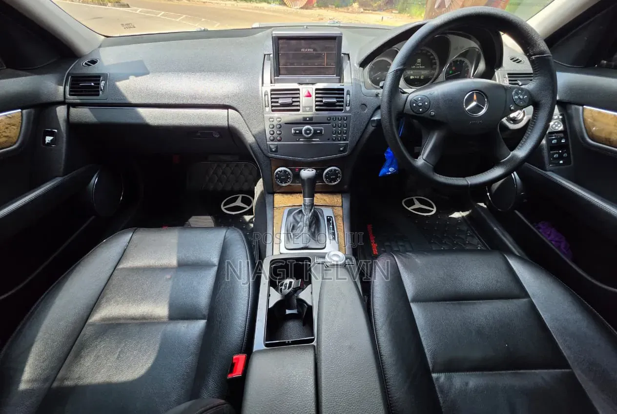 Mercedes-Benz C200 2010 Black