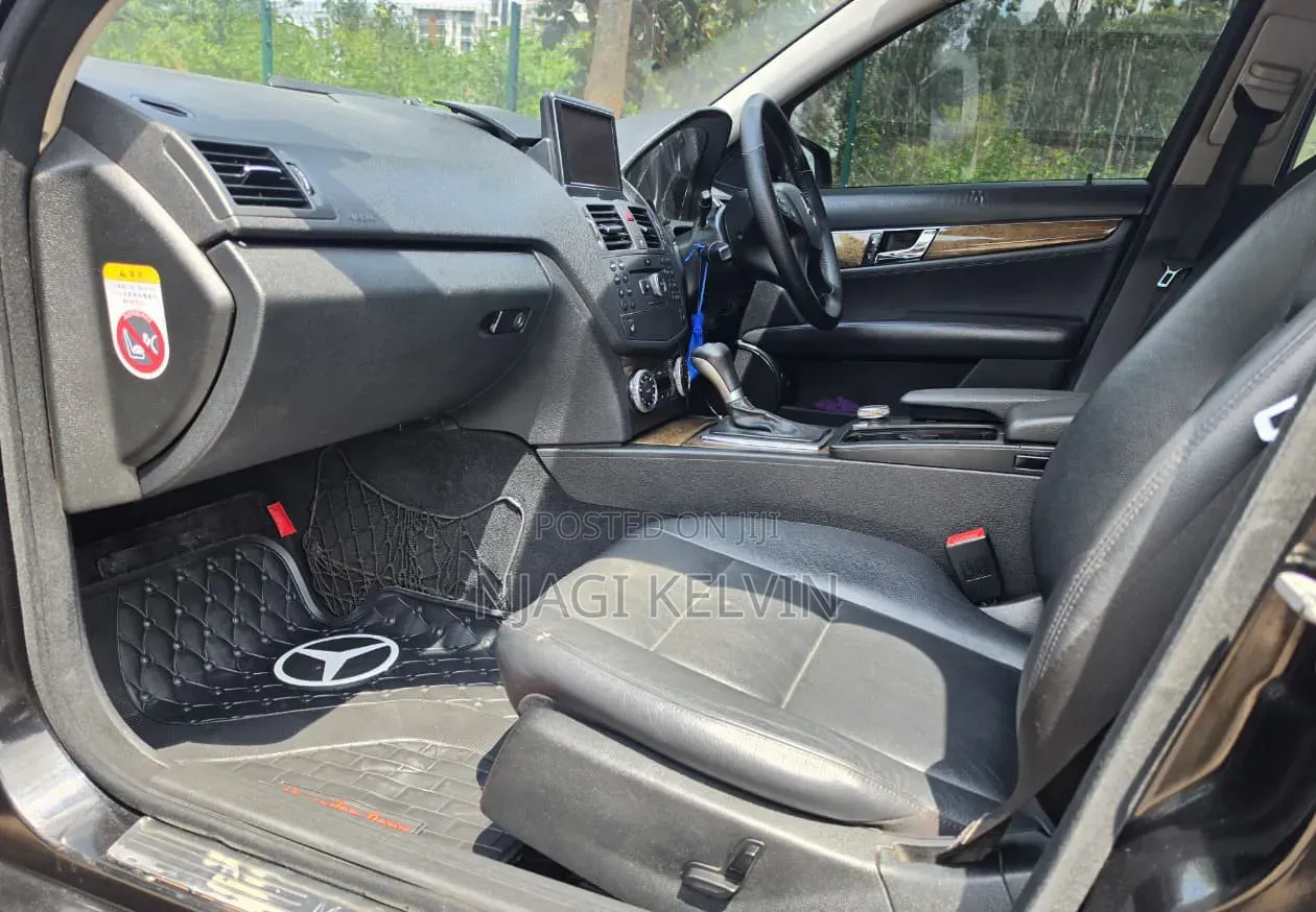 Mercedes-Benz C200 2010 Black