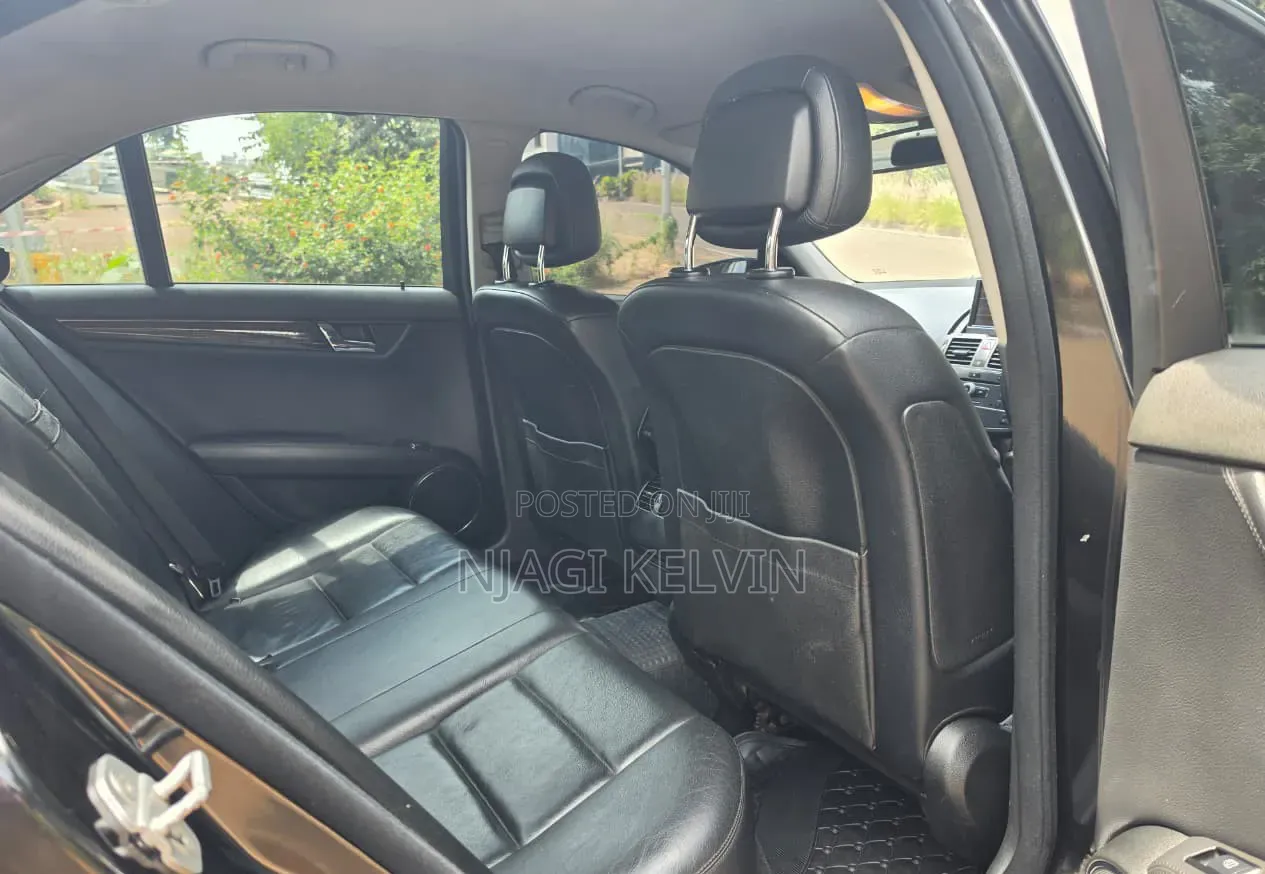 Mercedes-Benz C200 2010 Black