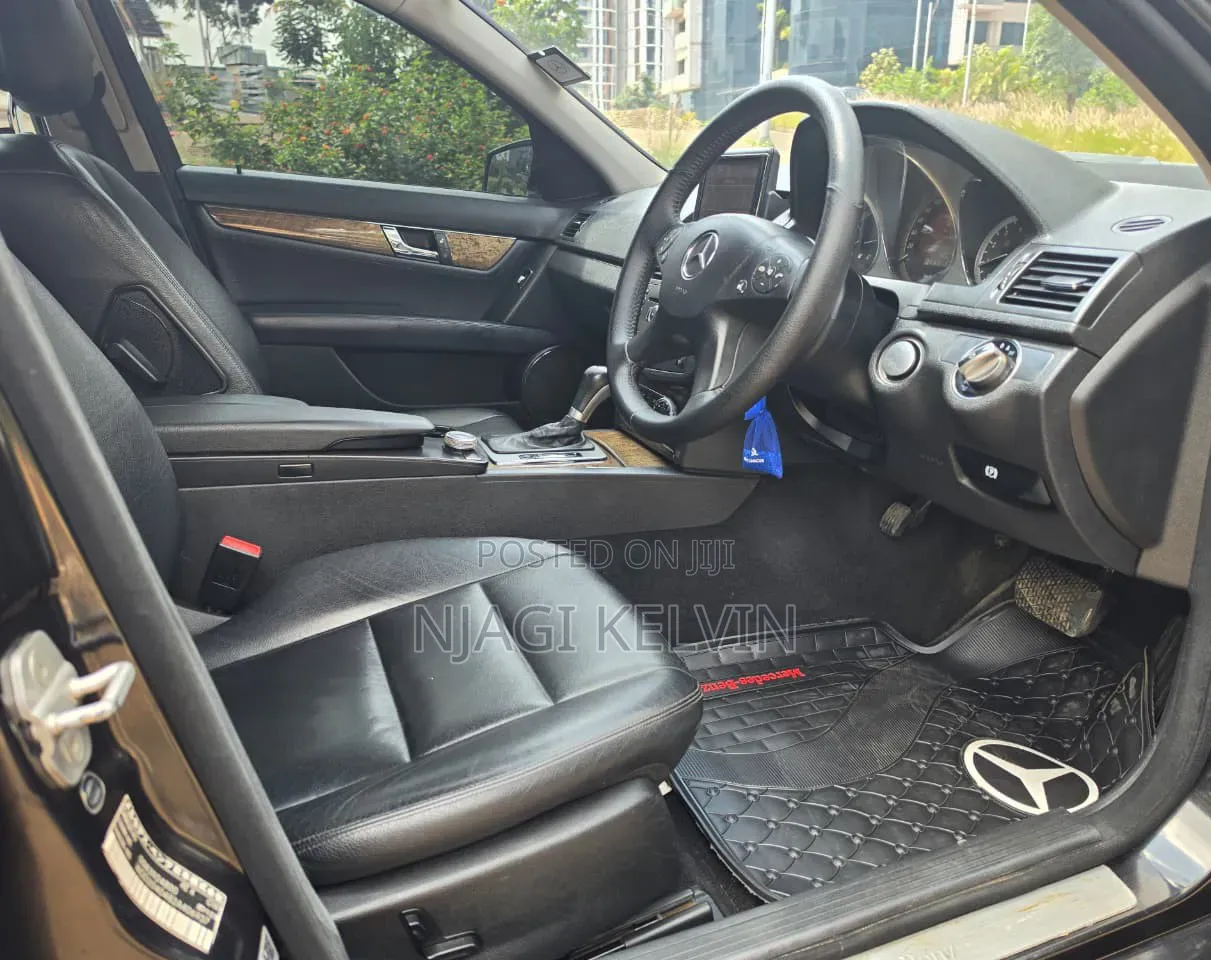 Mercedes-Benz C200 2010 Black