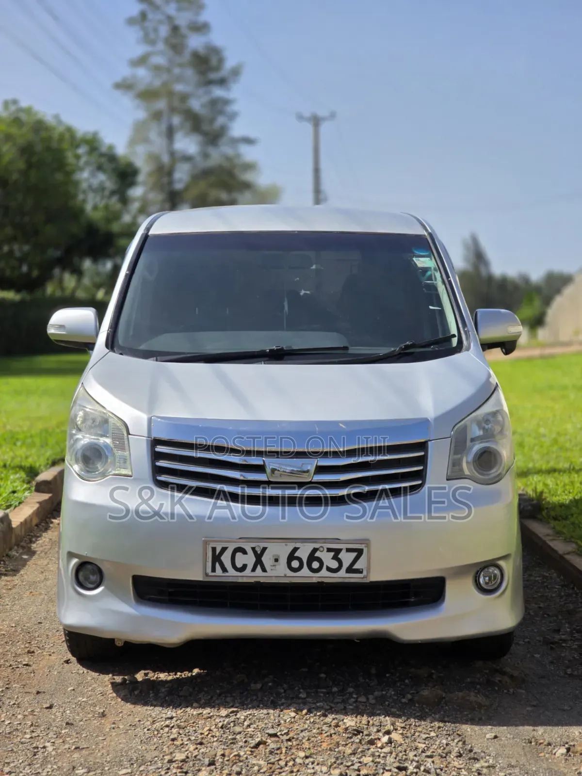 Toyota Noah 2012 Silver