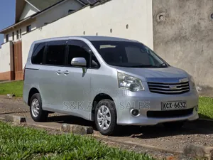 Toyota Noah 2012 Silver