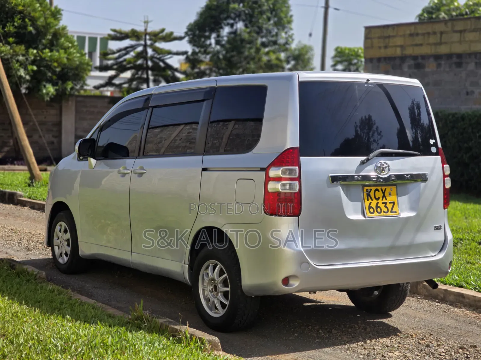 Toyota Noah 2012 Silver