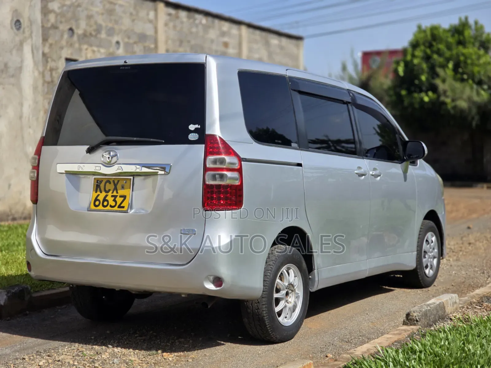 Toyota Noah 2012 Silver