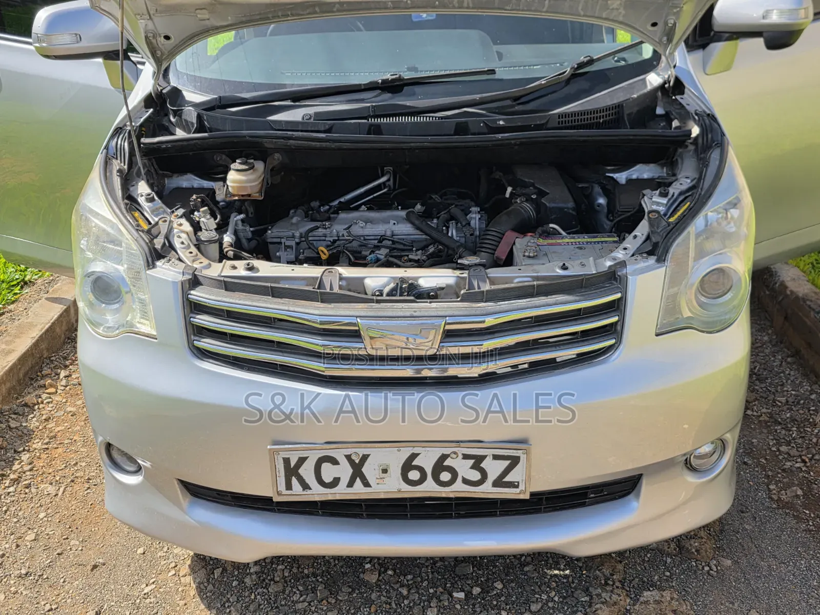 Toyota Noah 2012 Silver