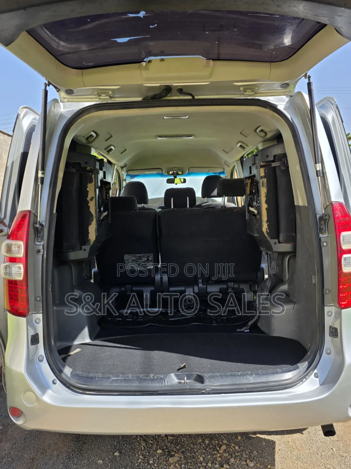 Toyota Noah 2012 Silver