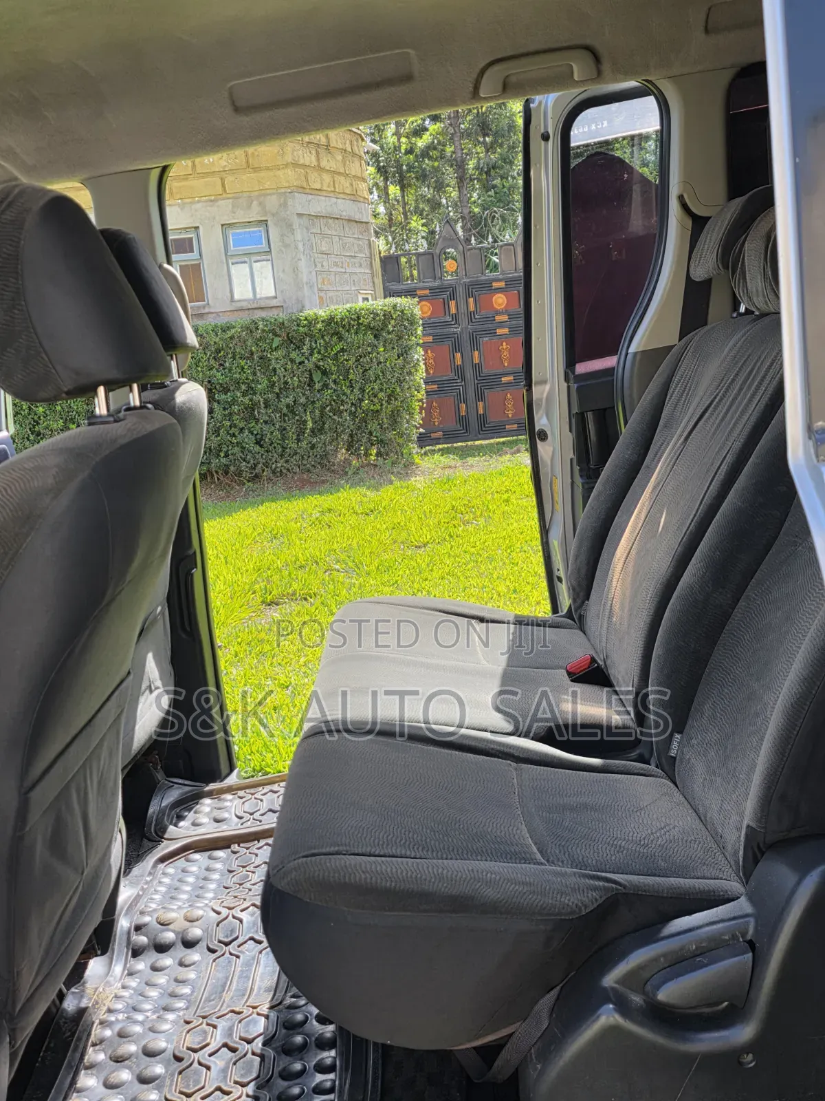 Toyota Noah 2012 Silver