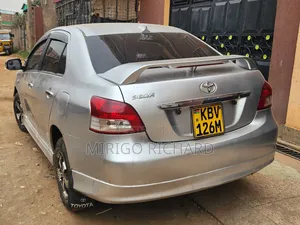 Toyota Belta 2007 Silver