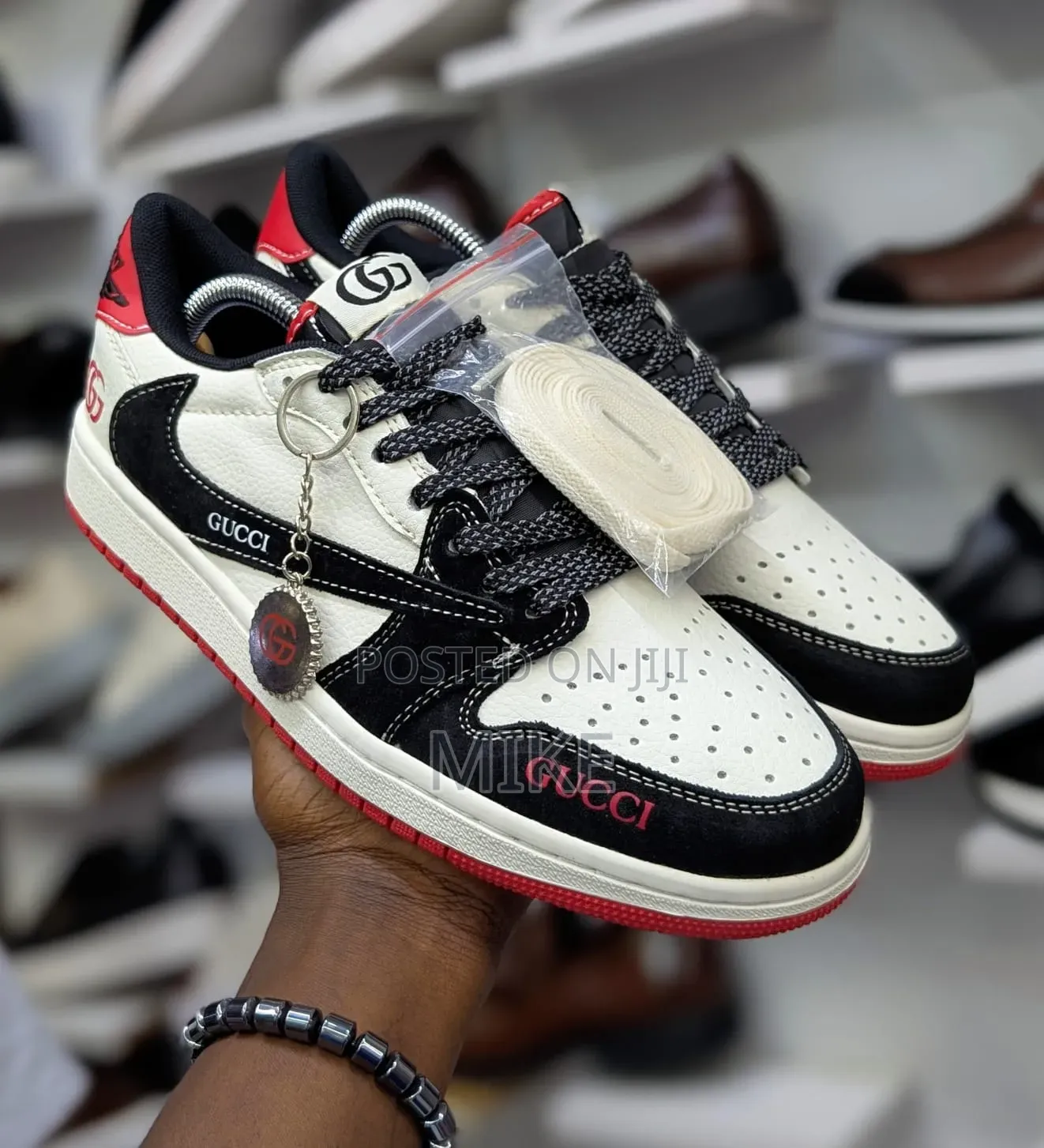  
Air Jordan 1 Low × Travis Scott 
S