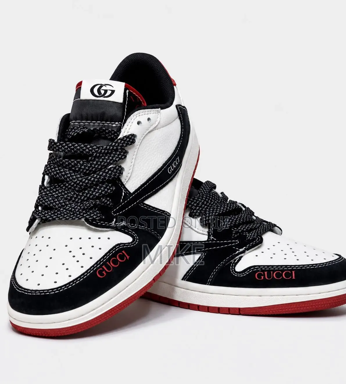  
Air Jordan 1 Low × Travis Scott 
S