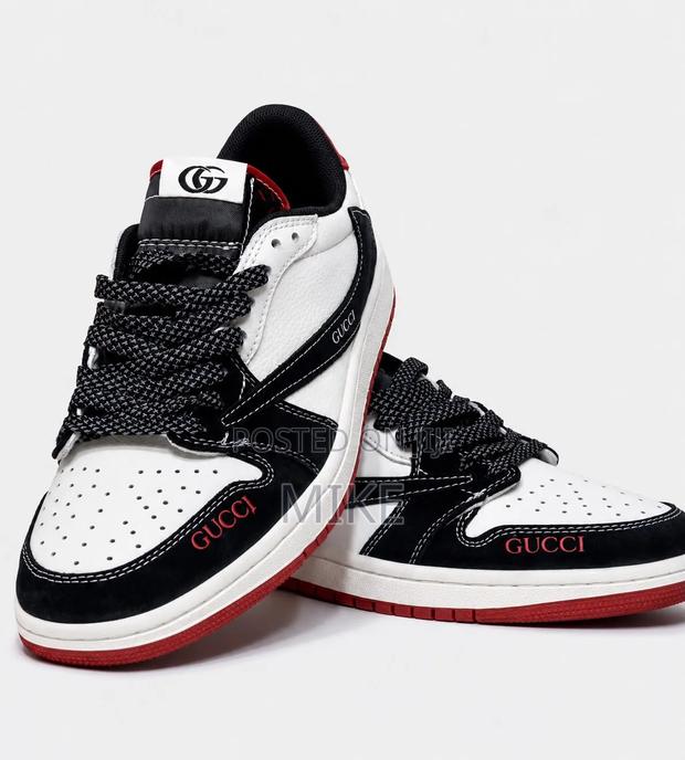  
Air Jordan 1 Low × Travis Scott 
S - thumbnail 2