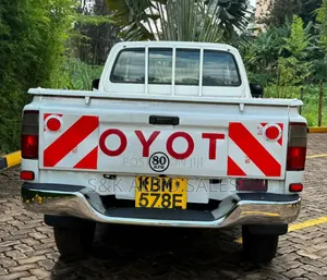 Toyota Hilux 2003 Beige