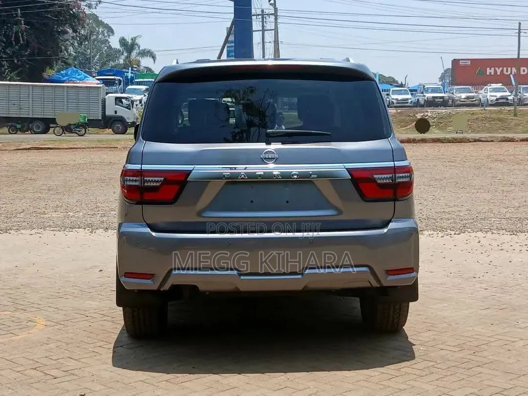 Nissan Patrol 2022 Silver