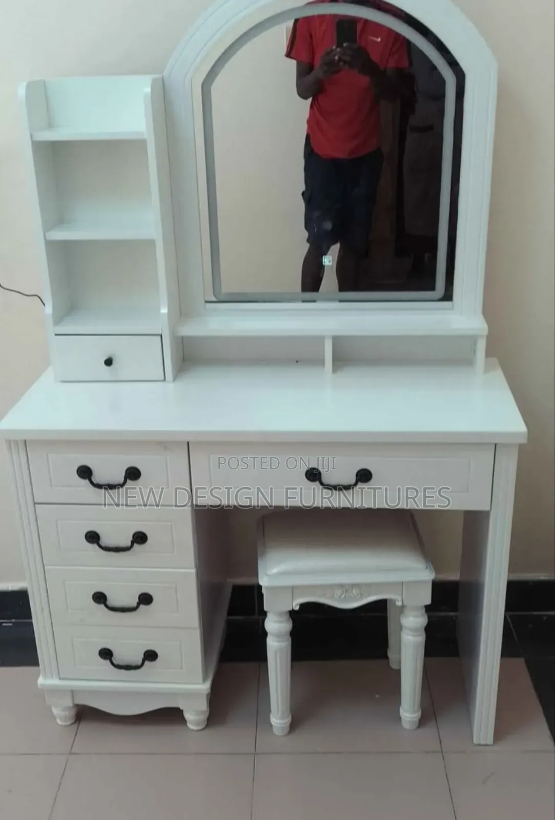 Dressing Table With Mirror