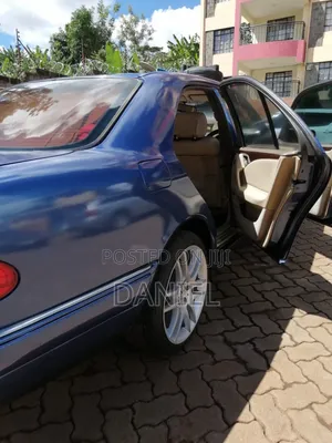Mercedes-Benz E200 1997 Blue