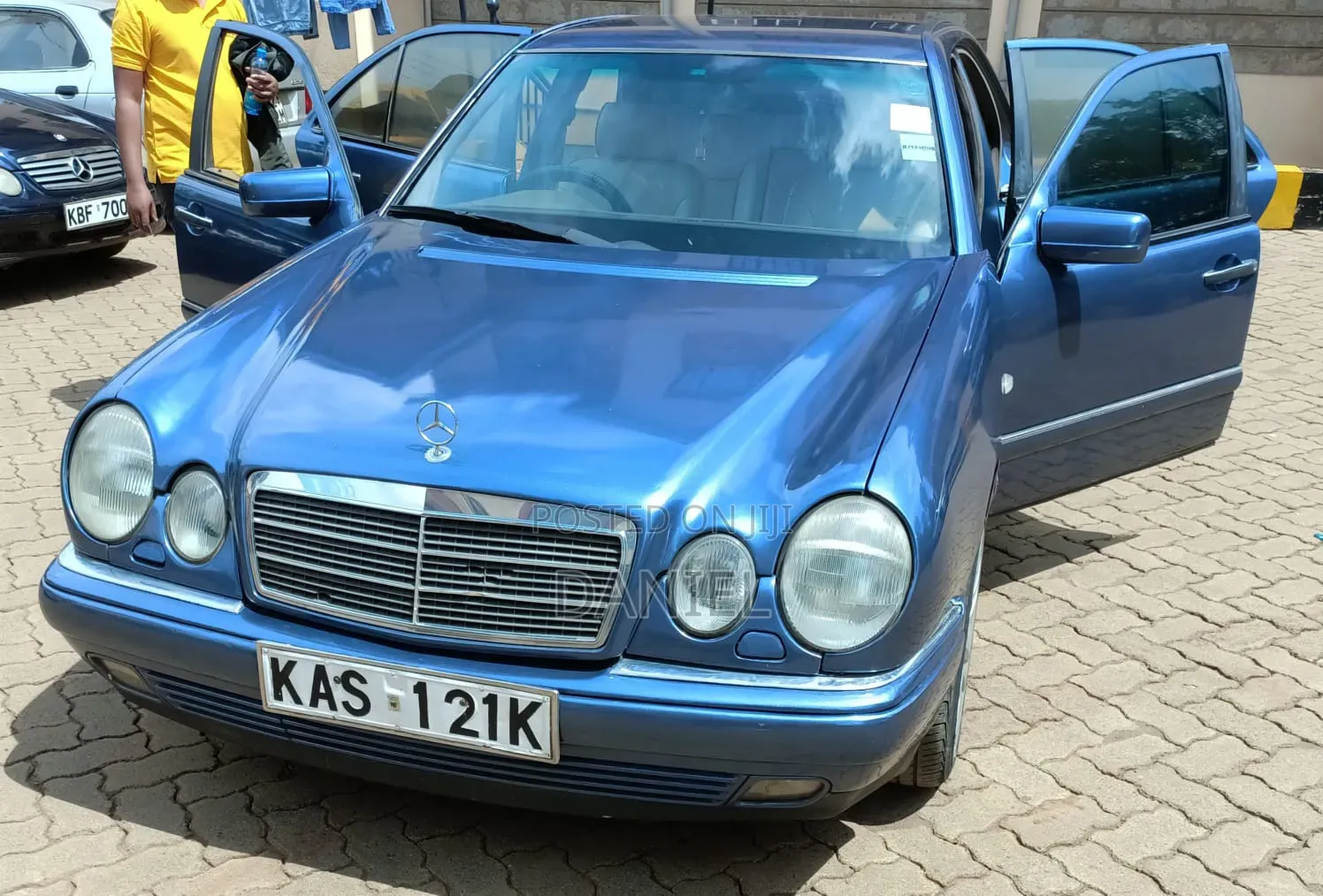 Mercedes-Benz E200 1997 Blue