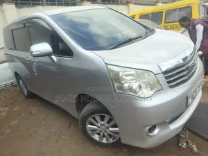 Toyota Noah 2013 Silver