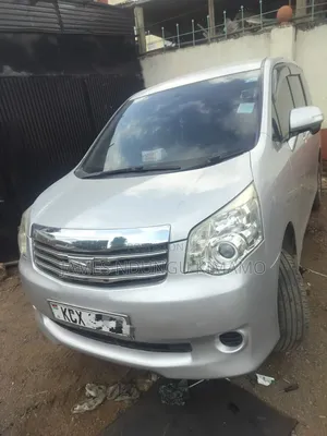 Toyota Noah 2013 Silver