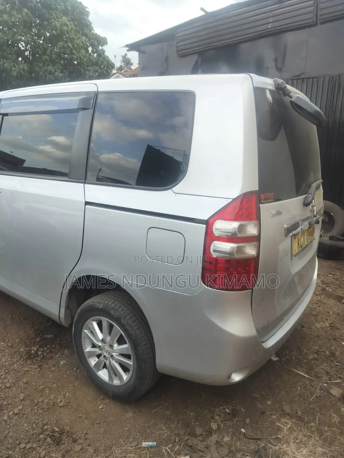 Toyota Noah 2013 Silver