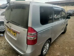 Toyota Noah 2013 Silver