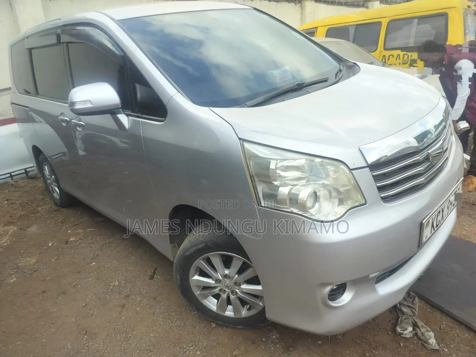 Toyota Noah 2013 Silver