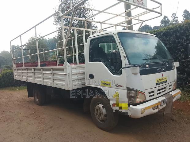 Isuzu NPR 2010 White