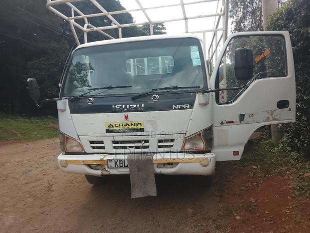 Isuzu NPR 2010 White - thumbnail 2