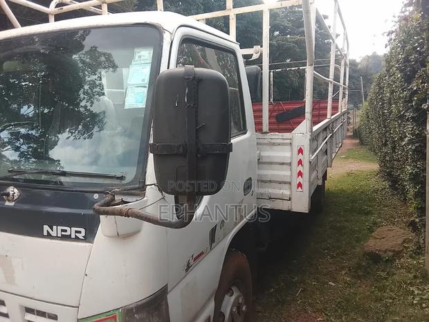 Isuzu NPR 2010 White - thumbnail 4