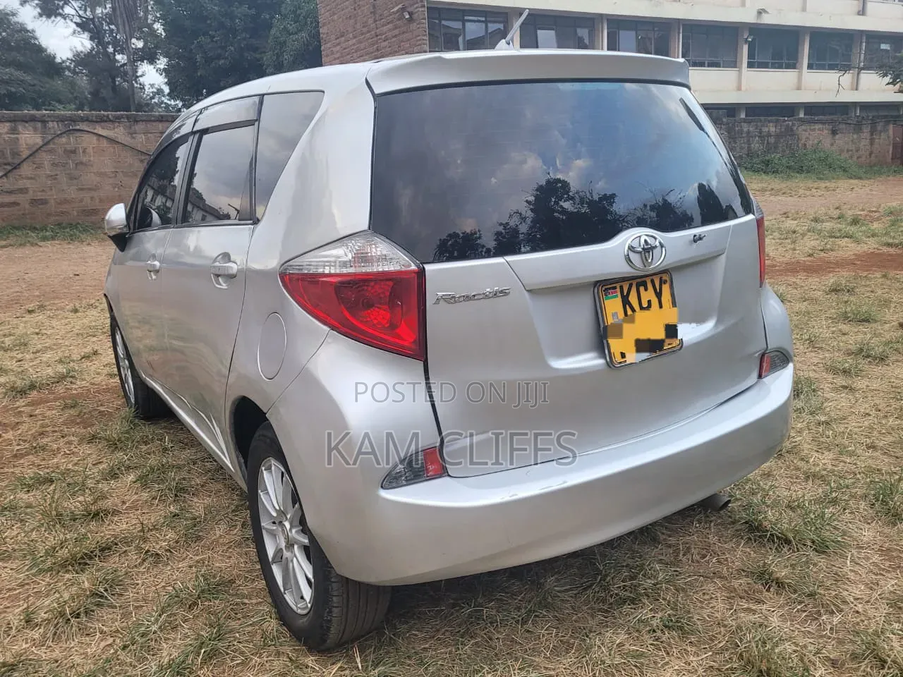 Toyota Ractis 2013 Silver