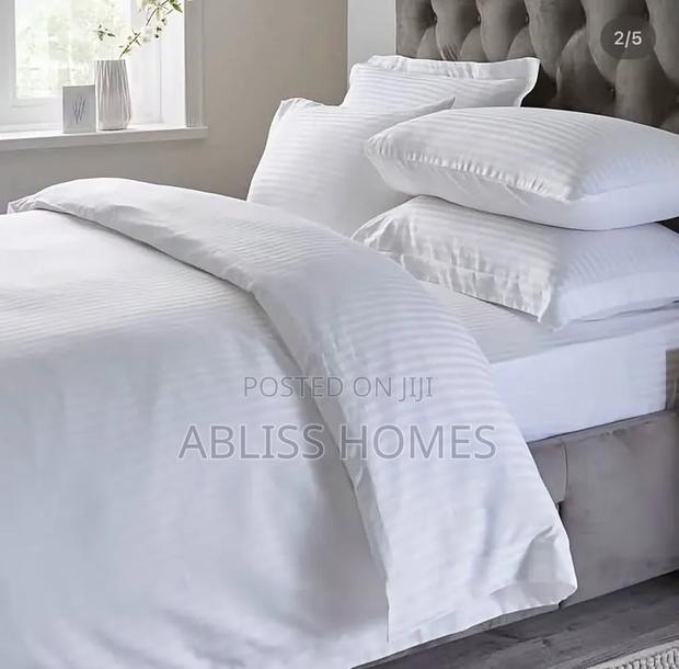 4pcs White Bedsheet Set