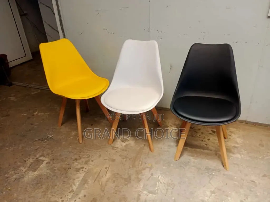 Padded Eames Salon Chair