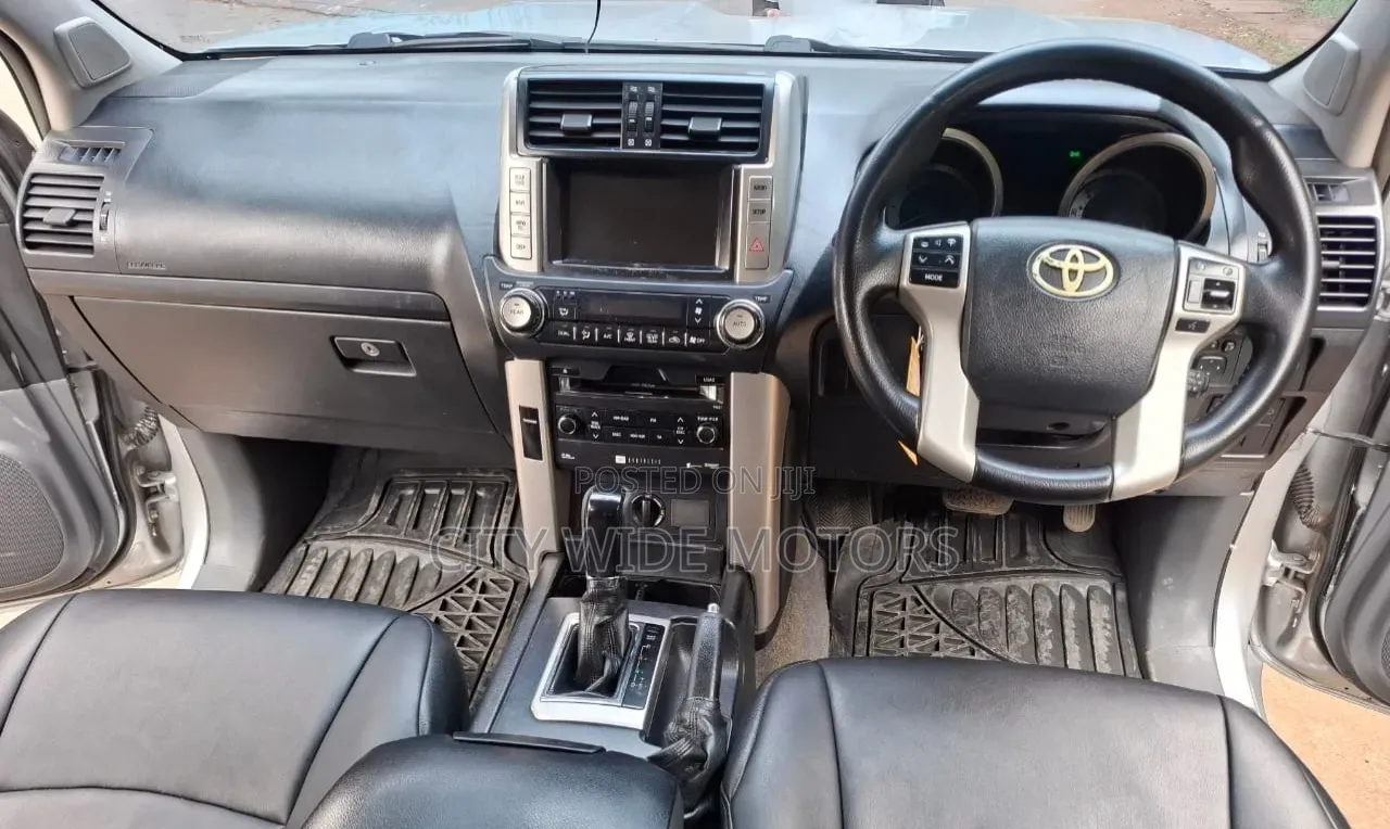 Toyota Land Cruiser Prado 2010 Silver