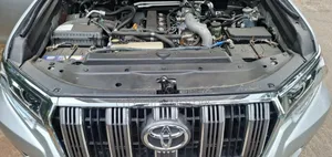 Toyota Land Cruiser Prado 2010 Silver