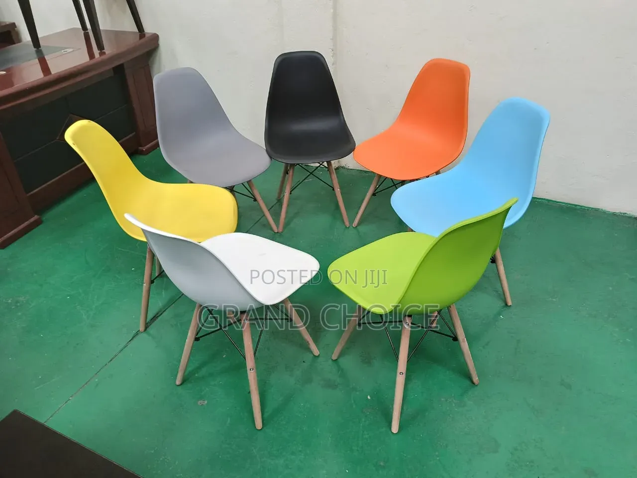 Multicoloured Solid Eames Chair