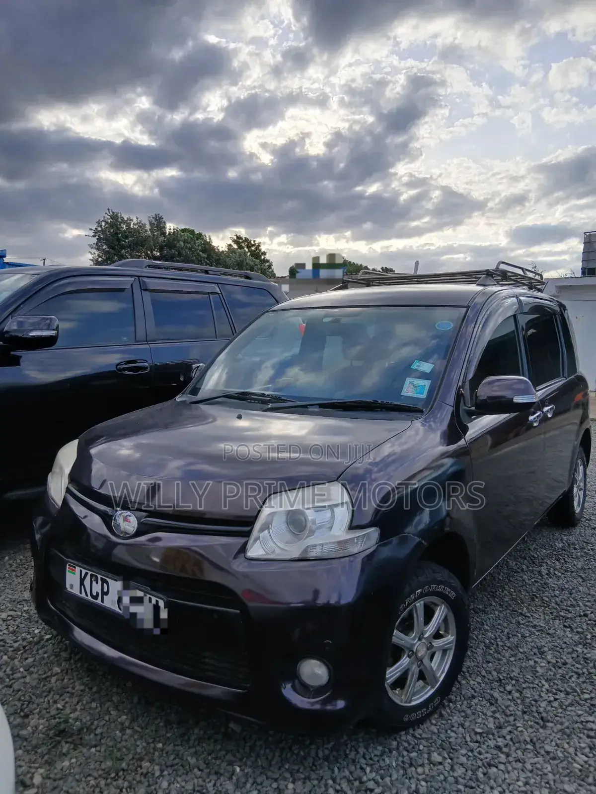 Toyota Sienta 1.5 FWD 2012 Maroon