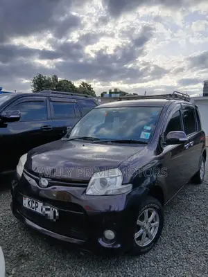Toyota Sienta 1.5 FWD 2012 Maroon