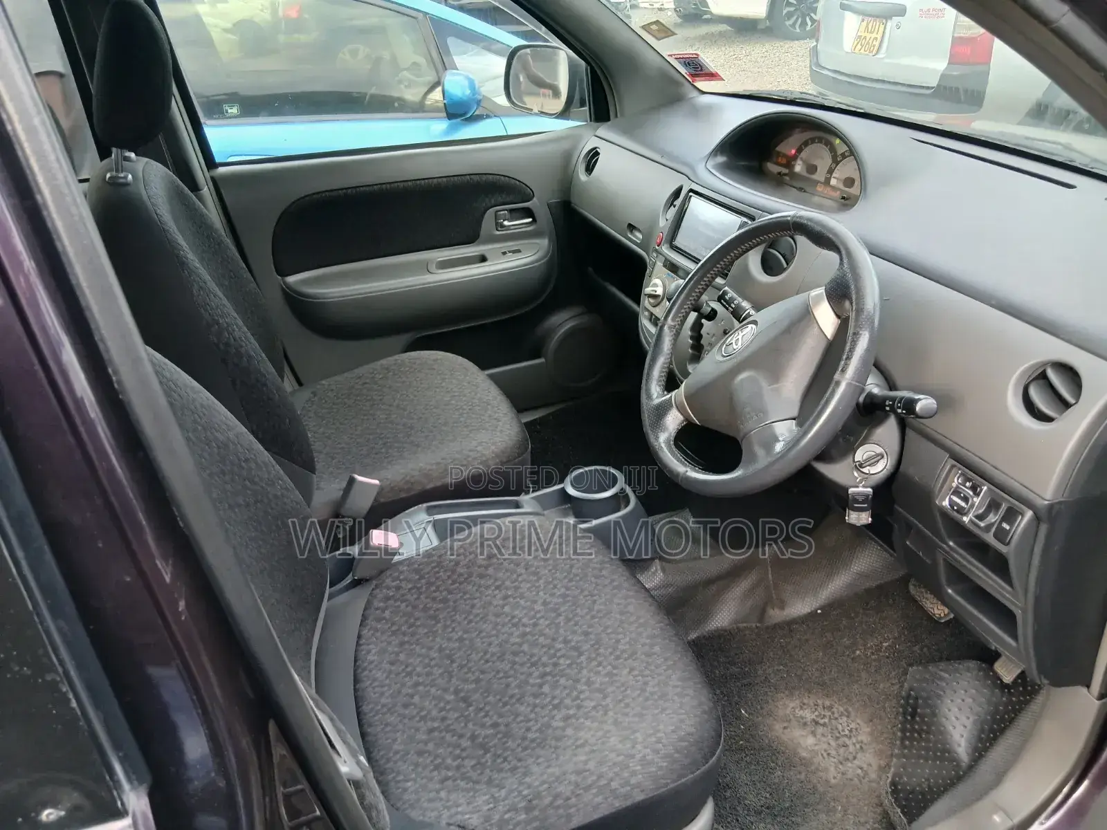 Toyota Sienta 1.5 FWD 2012 Maroon