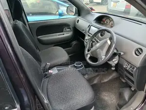 Toyota Sienta 1.5 FWD 2012 Maroon