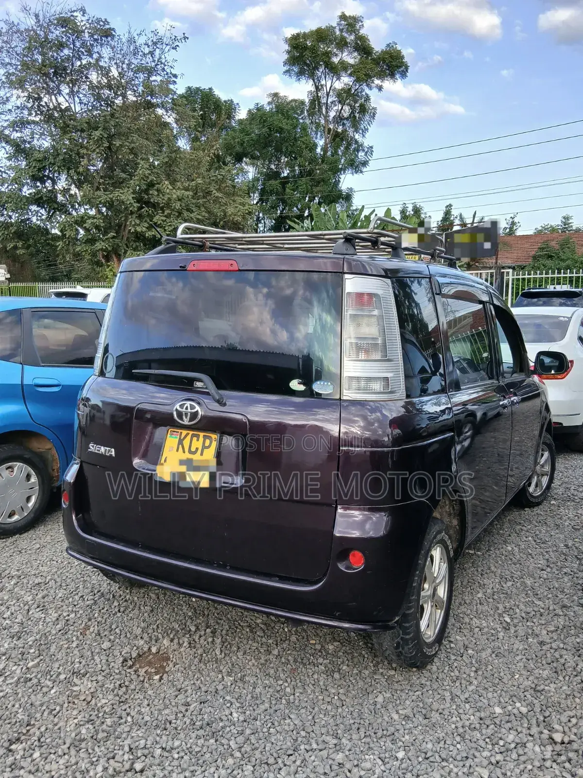 Toyota Sienta 1.5 FWD 2012 Maroon