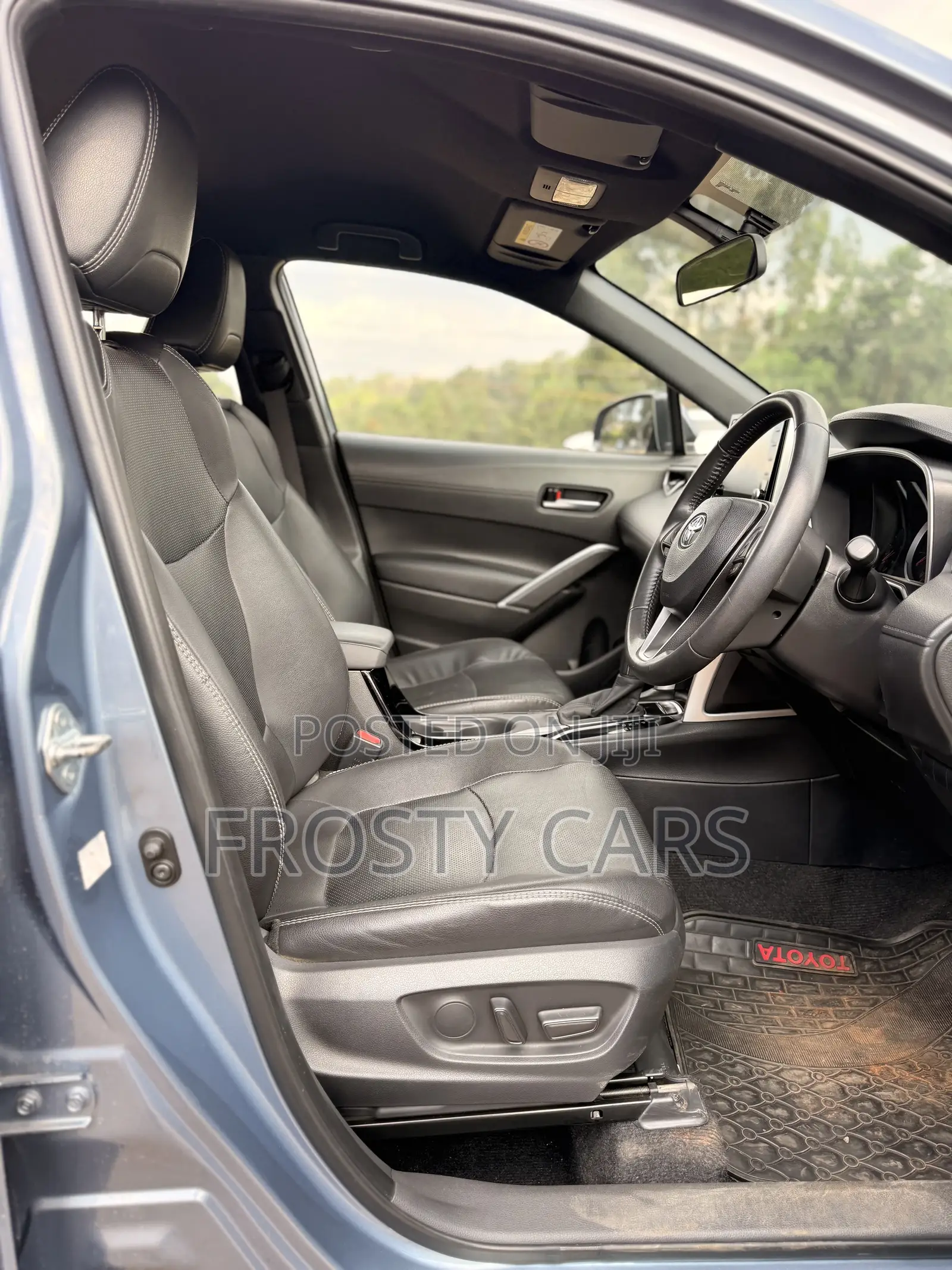 Toyota Corolla Cross XLE AWD 2023 Gray