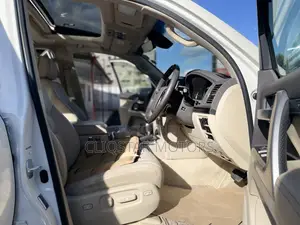 Toyota Land Cruiser 4.6 V8 ZX 2019 White