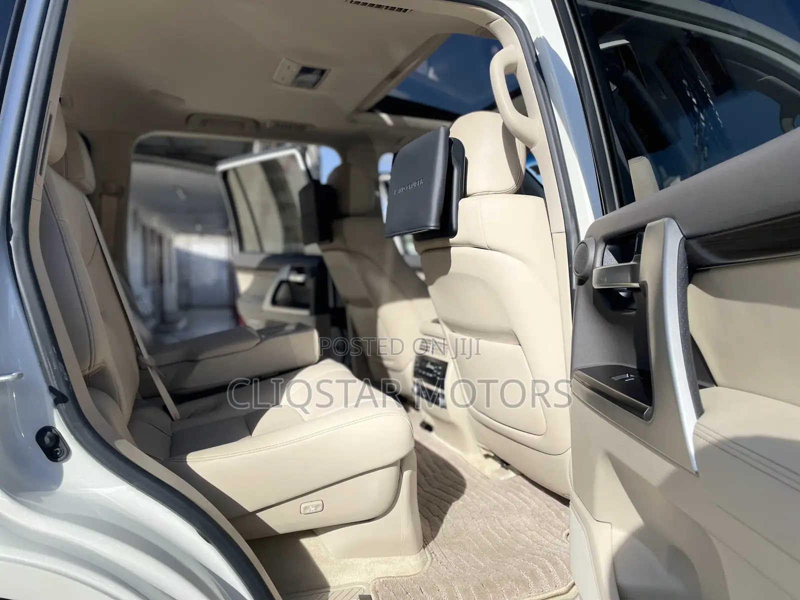Toyota Land Cruiser 4.6 V8 ZX 2019 White
