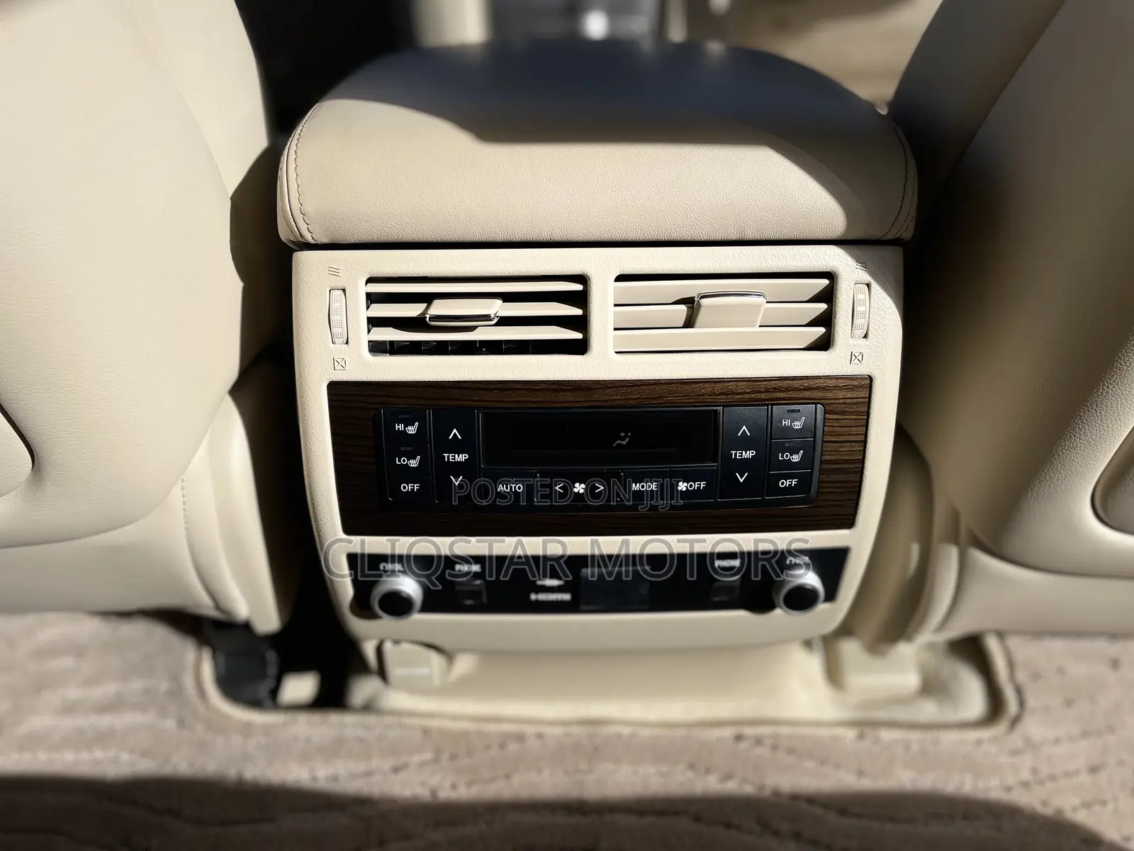 Toyota Land Cruiser 4.6 V8 ZX 2019 White